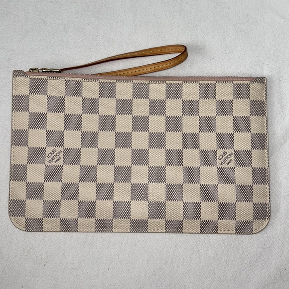 Louis Vuitton Neverfull Wristlet - Picture 2 of 7